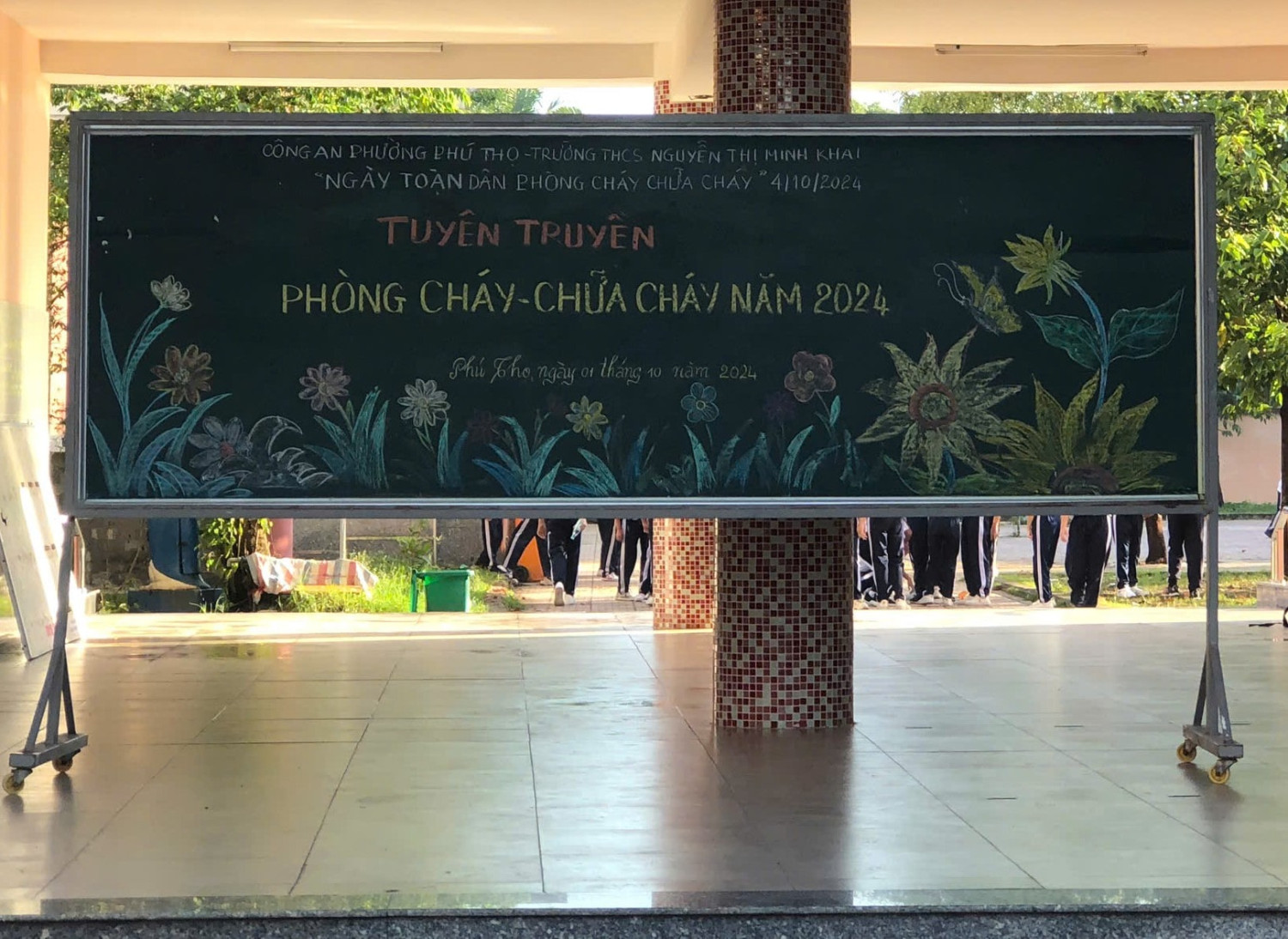 Trường THCS Nguyễn Thị Minh Khai thực hiện "Ngày toàn dân phòng cháy chữa cháy"